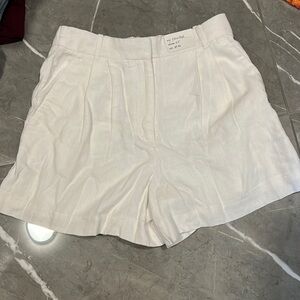 Abercrombie & Fitch white linen Sloan tailored shorts.